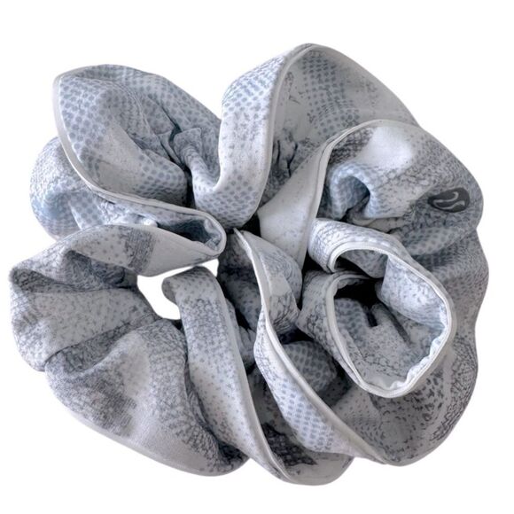 Lululemon Light Locks Scrunchie Jasmine White Multi - Picture 8 of 9